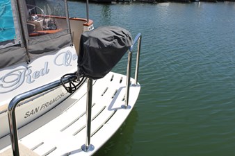 RED OCTOBER 82 Swim platform with gas grill