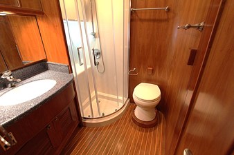 Symbol 62' Pilothouse 11 VIP / Guest Bath