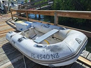 1985 Sea Ray 390 Express Cruiser 3 4