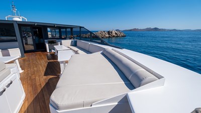  42 M STEEL  MOTOR YACHT 27 