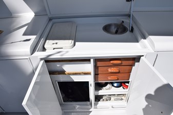 LOW BIDDER X  29 Cockpit tackle center with sink and cooler  