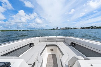 Sea Ray SDX 270 Outboard 27 28