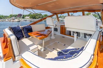 TARA JEANNE 14 TARA JEANNE, 2000 Morris Wolf Class 44: Bridge Deck from Stbd Aft Corner