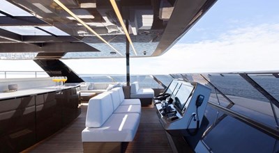 TWILIGHT 17 Sundeck helm