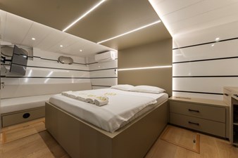 27 M DELUXE MOTOR YACHT 16 