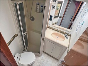 47' Viking 1999 Convertible 24 