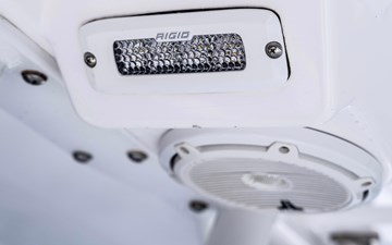 2018 Everglades 435 Center Console 23 