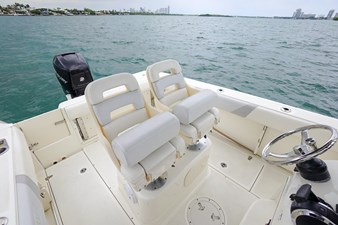 2015 Boston Whaler 220 Outrage 19 