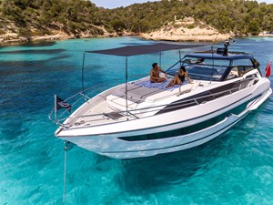 Sunseeker Superhawk 55  3 FORWARD SUNBED