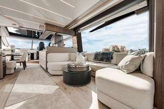 Yacht 23 Salon