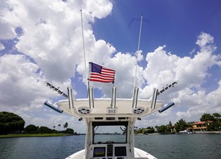 2012 Everglades 325 Center Console 14 