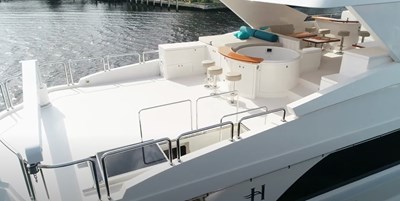 LOLA T 28 Boat Deck