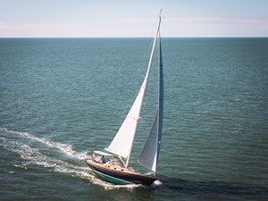 ENCORE 2 Encore Under Sail