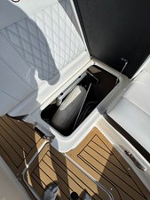 Sea Ray 32 