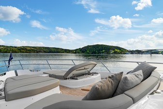 Princess S72 (S72515) 96 Foredeck