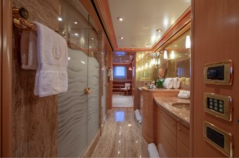 LAUREL 32 LAUREL 240'/73.15m Delta 2006/2014 Motor Yacht: Master Ensuite