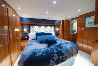VENTURA 43 Master Stateroom  