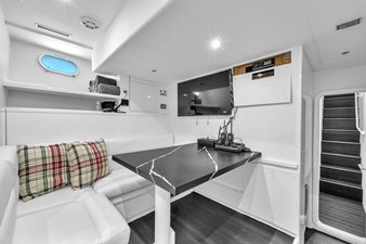 Ferretti Yachts Custom Line 94 97 