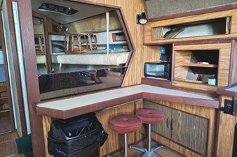 1985 Sea Ray 390 Express Cruiser 13 14