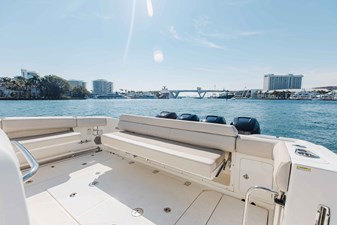Boston Whaler 420 Outrage 26 