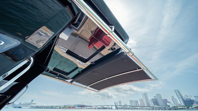 Freedom 18 Automatic Sunshade 