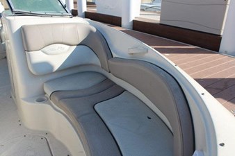 2004 Sea Ray 220 Sundeck 14 15
