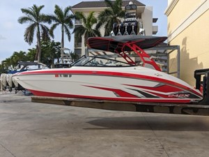 - 1 1_2020 24ft Yamaha 242X