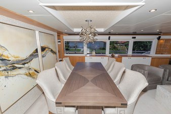 JOHNSON 93 OPEN BRIDGE 9 Salon dining table