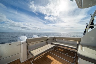 2019 Pursuit DC 325 Dual Console 24 