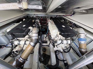 LUNA 39 LUNA, 2013 Hunt Yachts Harrier 36: Volvo Twin 435hp Diesels
