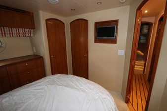 - 29 30_2006 80ft Hatteras 80 Motor Yacht