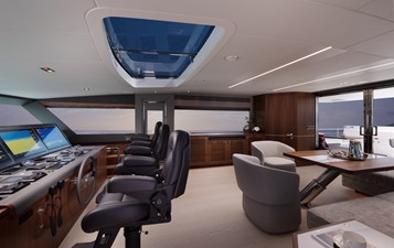 GENESIS 16 Pilothouse 1
