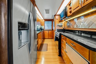 SERENITY 5 Galley