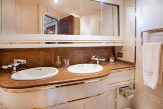 ALDONZA 30 Starboard Twin Stateroom Head