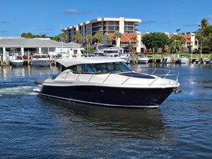 IT'S FOR YOU TOO 3 2016-tiara-yachts-44-coupe Starboard