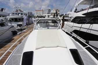 - 18 19_2019 47ft Intrepid 475 Sport Yacht