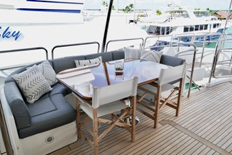 PAPAITO 12 Bridge deck aft additional dining space