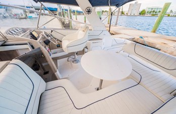 1999 Bayliner 3255 Avanti 11 