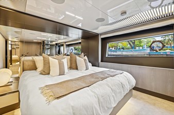 - 62 63_2021 85ft Ferretti Yachts 850