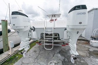 TWIN VEE 34 GFX 4 Aft