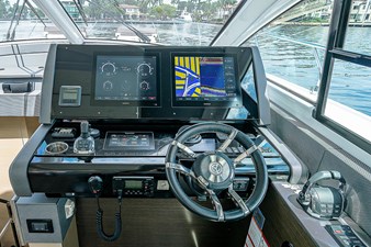 2017 Cruisers Yachts 60 Cantius 28 