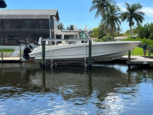 - 0 1_2013 37ft Boston Whaler 370 Outrage