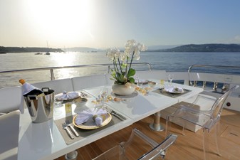 BAIA 100 4 BAIA 100 aft deck dining area