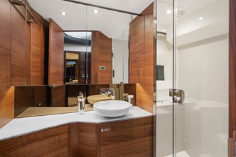 PRINCESS F45 (F45094) 24 Guest bathroom