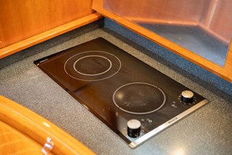 Veronique 27 2005 PERSHING 50 - Cooktop