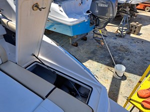 - 32 33_2014 27ft Regal 2700 Bowrider