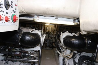 - 38 58-2004-Riviera-Enclosed-Flybridge-38