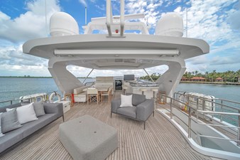 95 Raised Pilothouse 82 95' Azimut-51