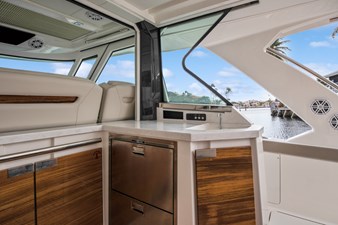 - 14 15_2022 48ft Tiara 48 LS