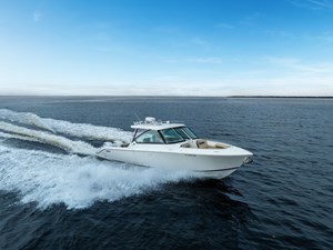2019 Pursuit DC 325 Dual Console 4 